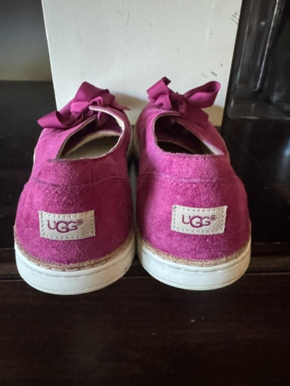 Super Cute UGG Carolyn Fuchsia Suede Ribbon Lace-Up Sneaker Flats Women’s 7-7.5